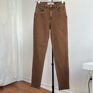 Hollister Curvy High Rise Mom Jean Brown 1L W 25, L 29